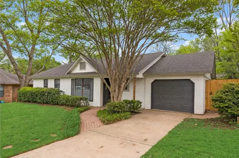 907 Melanie Ln, Keene, TX 76059