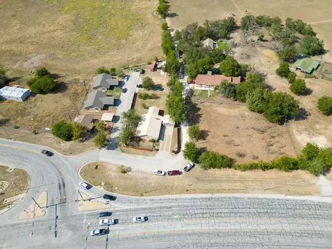 1707 E Fourth St, Lampasas, TX 76550