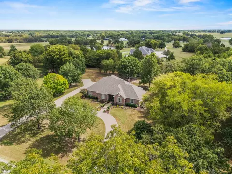 1 Bluebonnet Trl, Greenville, TX 75402
