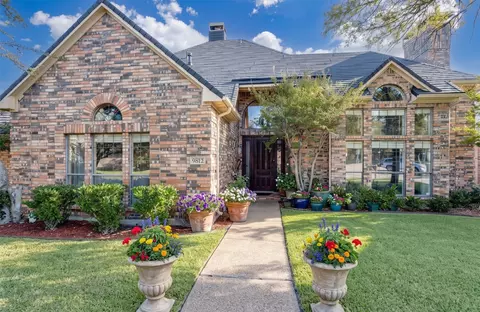 9812 Canyon Crest Cir, Irving, TX 75063
