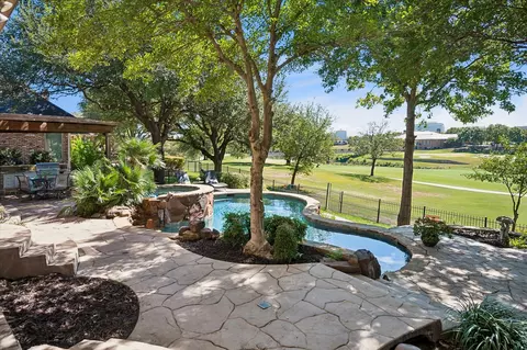2204 Creekside Cir S, Irving, TX 75063
