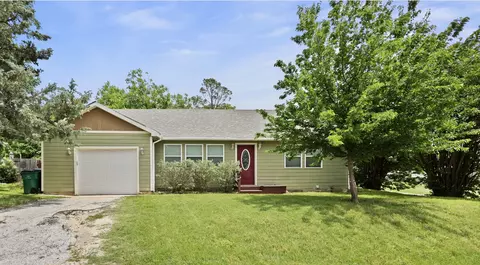 107 S Flower Ln, Chico, TX 76431