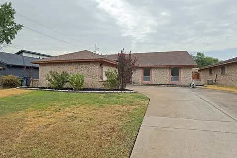 2205 Phoenix Dr, Garland, TX 75040