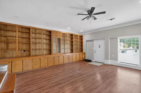 Living - 821 Circle Dr, Terrell, TX 75160 photo 2 of 5