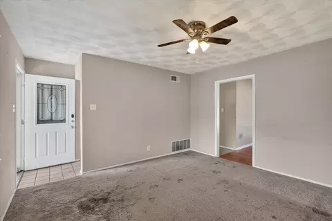 Living - 821 Circle Dr, Terrell, TX 75160 photo 4 of 5