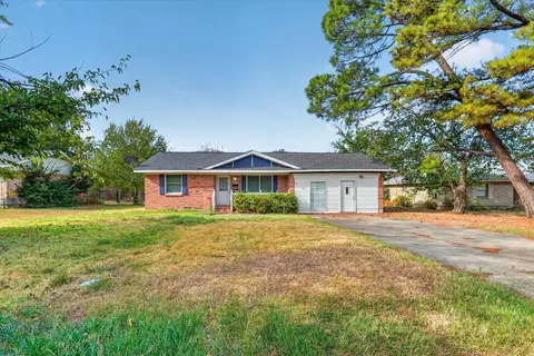 821 Circle Dr, Terrell, TX 75160
