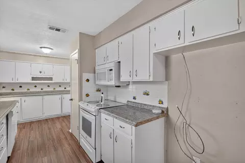 Kitchen - 821 Circle Dr, Terrell, TX 75160 photo 2 of 3