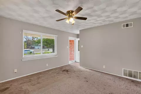 Living - 821 Circle Dr, Terrell, TX 75160 photo 5 of 5