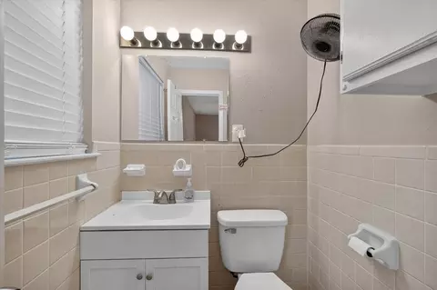 Bath - 821 Circle Dr, Terrell, TX 75160 photo 1 of 2