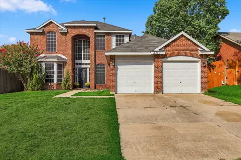 4323 Briar Hill Dr, Grand Prairie, TX 75052