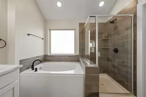 Bath - 3108 Gilchrist Dr, Lorena, TX 76655 photo 3 of 3