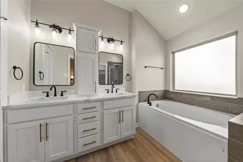 Bath - 3108 Gilchrist Dr, Lorena, TX 76655 photo 2 of 3