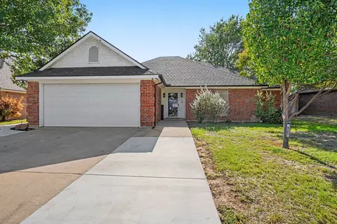 937 Jessica Dr, Burleson, TX 76028