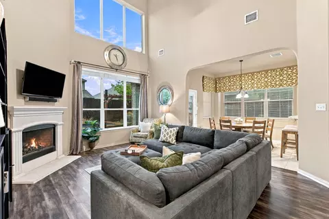 1229 Realoaks Dr, Fort Worth, TX 76131