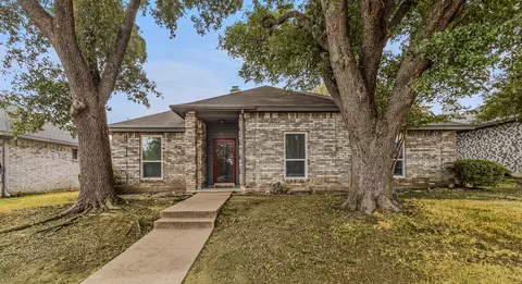 5221 Wood Creek Ln, Garland, TX 75044
