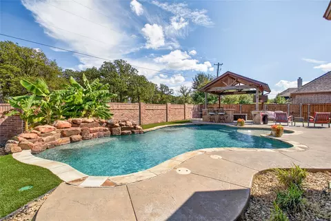 Exterior - 301 Rawhide Path, Keller, TX 76248 photo 4 of 8