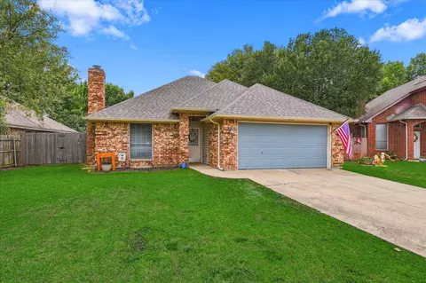 6025 Kimberly Ct, Haltom City, TX 76137
