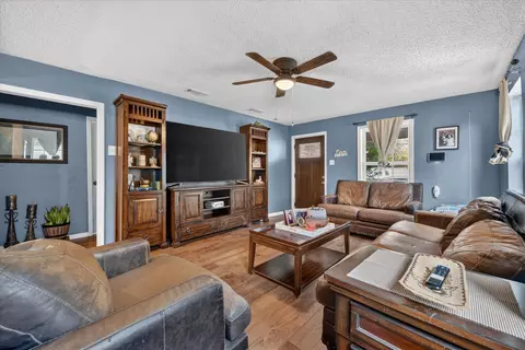 1714 Bessie St, Fort Worth, TX 76104