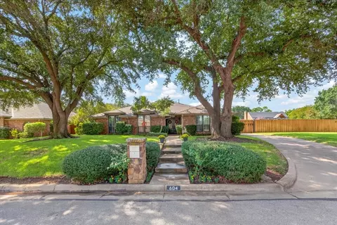 604 Lincoln Ct, Arlington, TX 76006