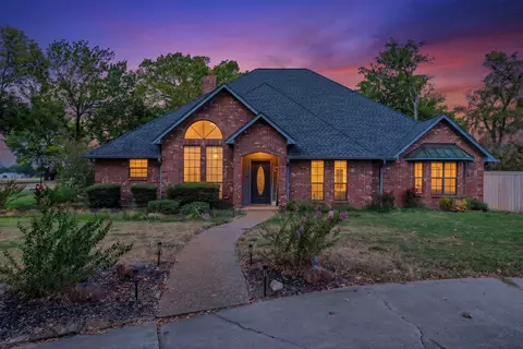 101 Briarwood St, Sulphur Springs, TX 75482