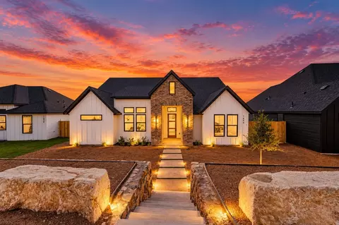 1644 W Wintergreen Rd, Lancaster, TX 75134