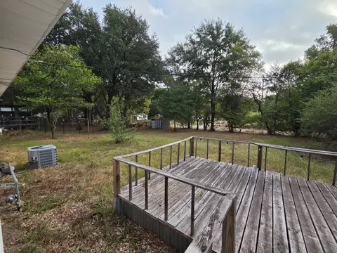 Exterior - 1007 N Montgomery St, Gilmer, TX 75644 photo 6 of 10