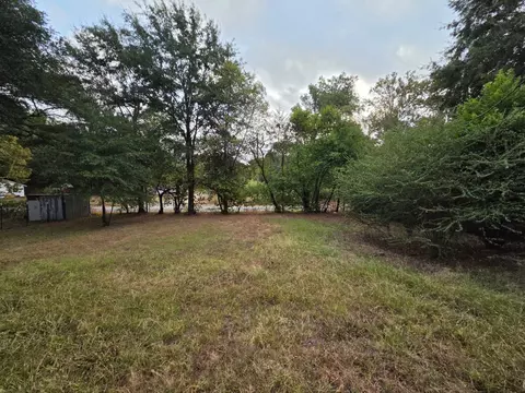 Exterior - 1007 N Montgomery St, Gilmer, TX 75644 photo 5 of 10