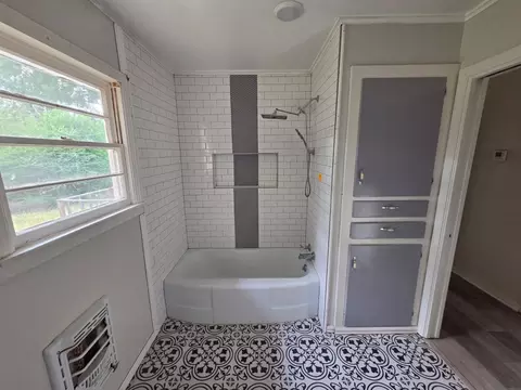 Bath - 1007 N Montgomery St, Gilmer, TX 75644 photo 1 of 2