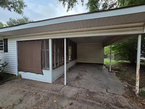 Exterior - 1007 N Montgomery St, Gilmer, TX 75644 photo 10 of 10