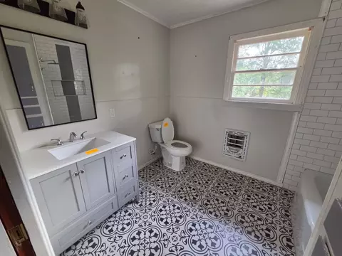 Bath - 1007 N Montgomery St, Gilmer, TX 75644 photo 2 of 2