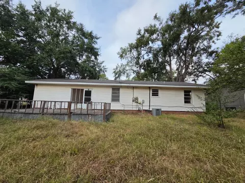 Exterior - 1007 N Montgomery St, Gilmer, TX 75644 photo 7 of 10
