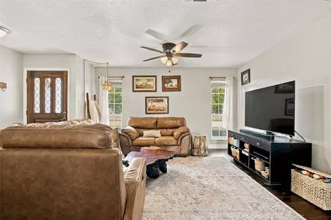 1117 Cozby St E, Benbrook, TX 76126