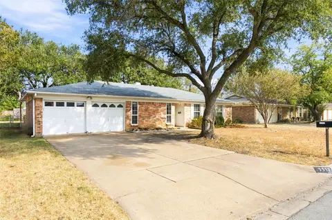 1117 Cozby St E, Benbrook, TX 76126
