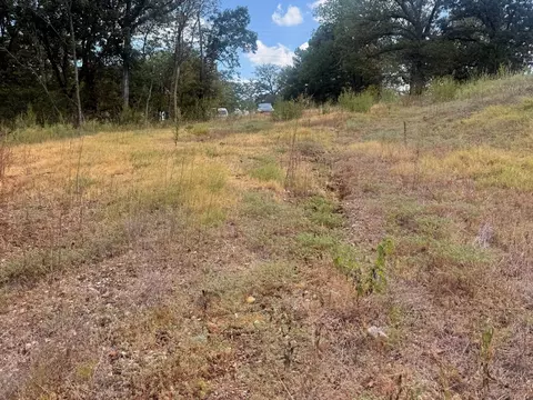 616 E Hull St, Denison, TX 75021 photo 3