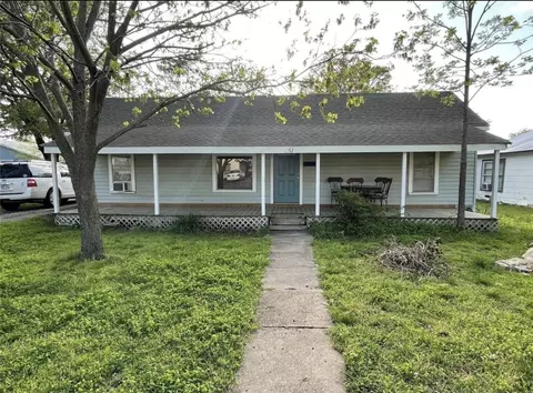 903 14th St, Honey Grove, TX 75446