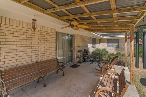1027 Manor Pl, Shreveport, LA 71118