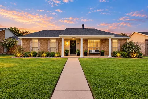 8605 Woodside Dr, Rowlett, TX 75088