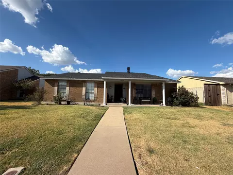 8605 Woodside Dr, Rowlett, TX 75088