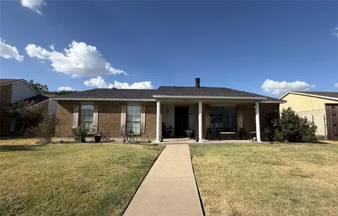 8605 Woodside Dr, Rowlett, TX 75088