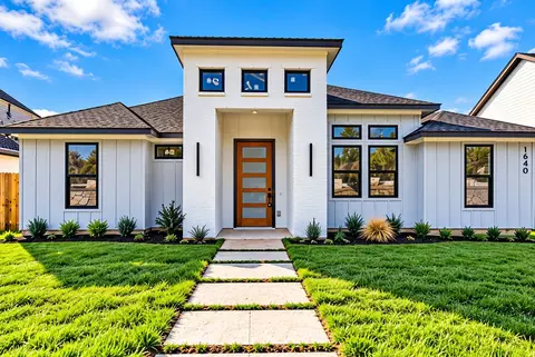 1640 W Wintergreen Rd, Lancaster, TX 75134