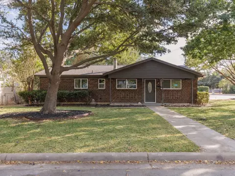 6700 Karen Dr, North Richland Hills, TX 76180