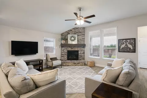 5924 Pine River Ln, Fort Worth, TX 76179