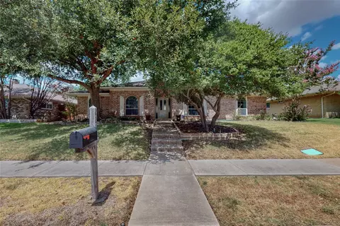 2251 Woodcreek St, Carrollton, TX 75006