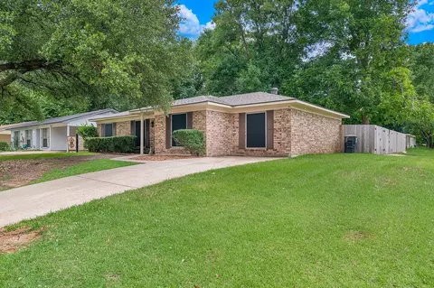 9000 Lone Oak Dr, Shreveport, LA 71118