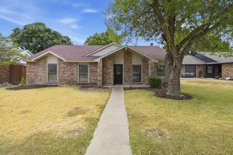 125 Rustic Ridge Dr, Garland, TX 75040