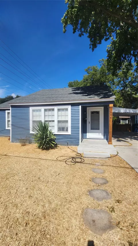 608 W Baldridge St, Ennis, TX 75119