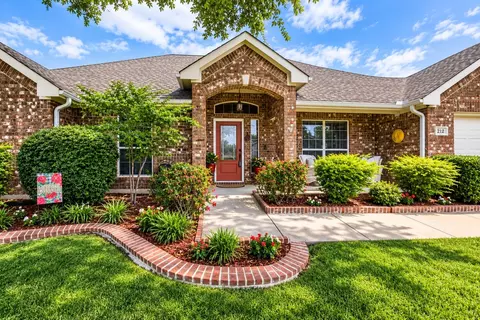 212 Pinewood Trl, Forney, TX 75126