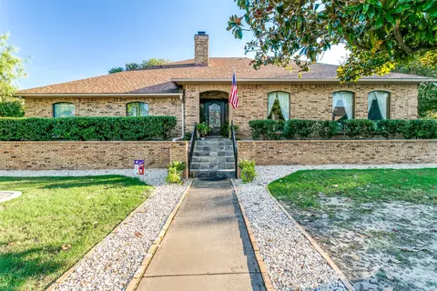 6801 Bellaire Ct S, Benbrook, TX 76132