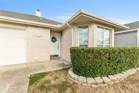 1211 Varacruz Dr, Arlington, TX 76010