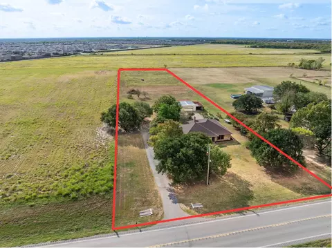 815 W Cook St, Nevada, TX 75173